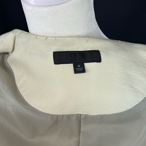 Uniqlo jacket - Picture 3 of 9